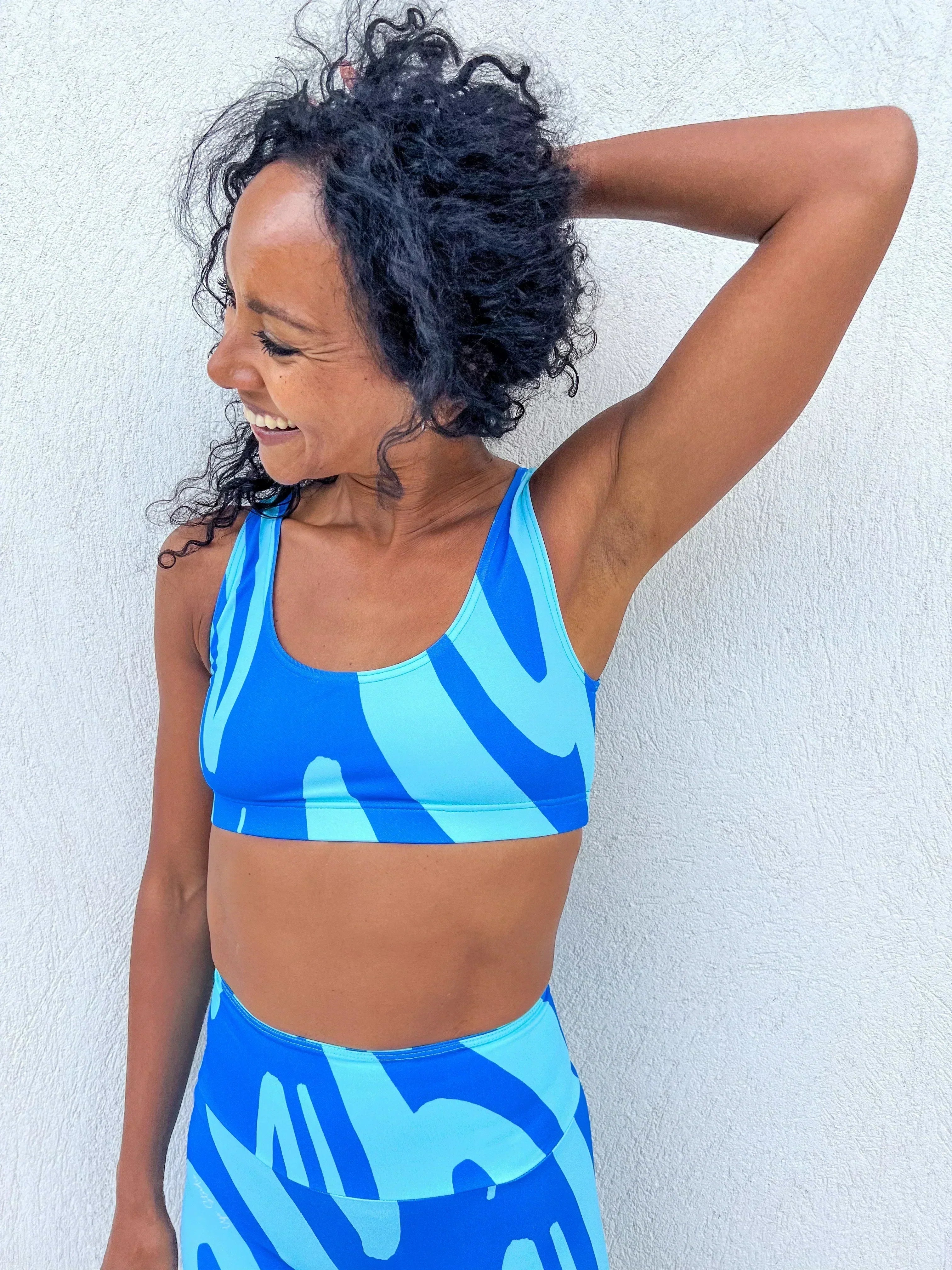 dopamine dressing avec une tenue colorée bleue colorimétrie hiver