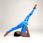 Look original et coloré en combinaison lycra recyclé UJŌ, idéale en tenue de festival