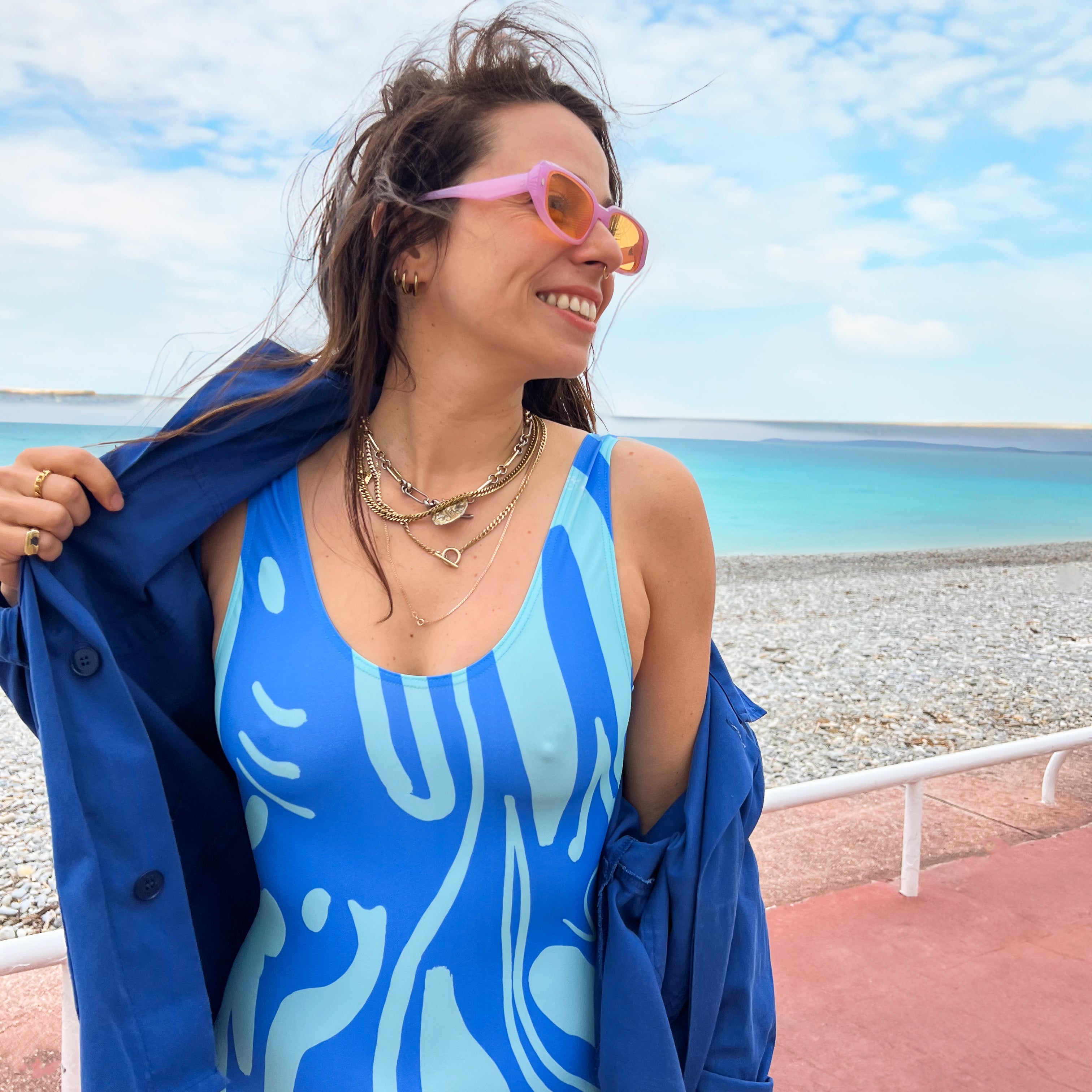 Modèle en combinaison lycra tenue de festival originale