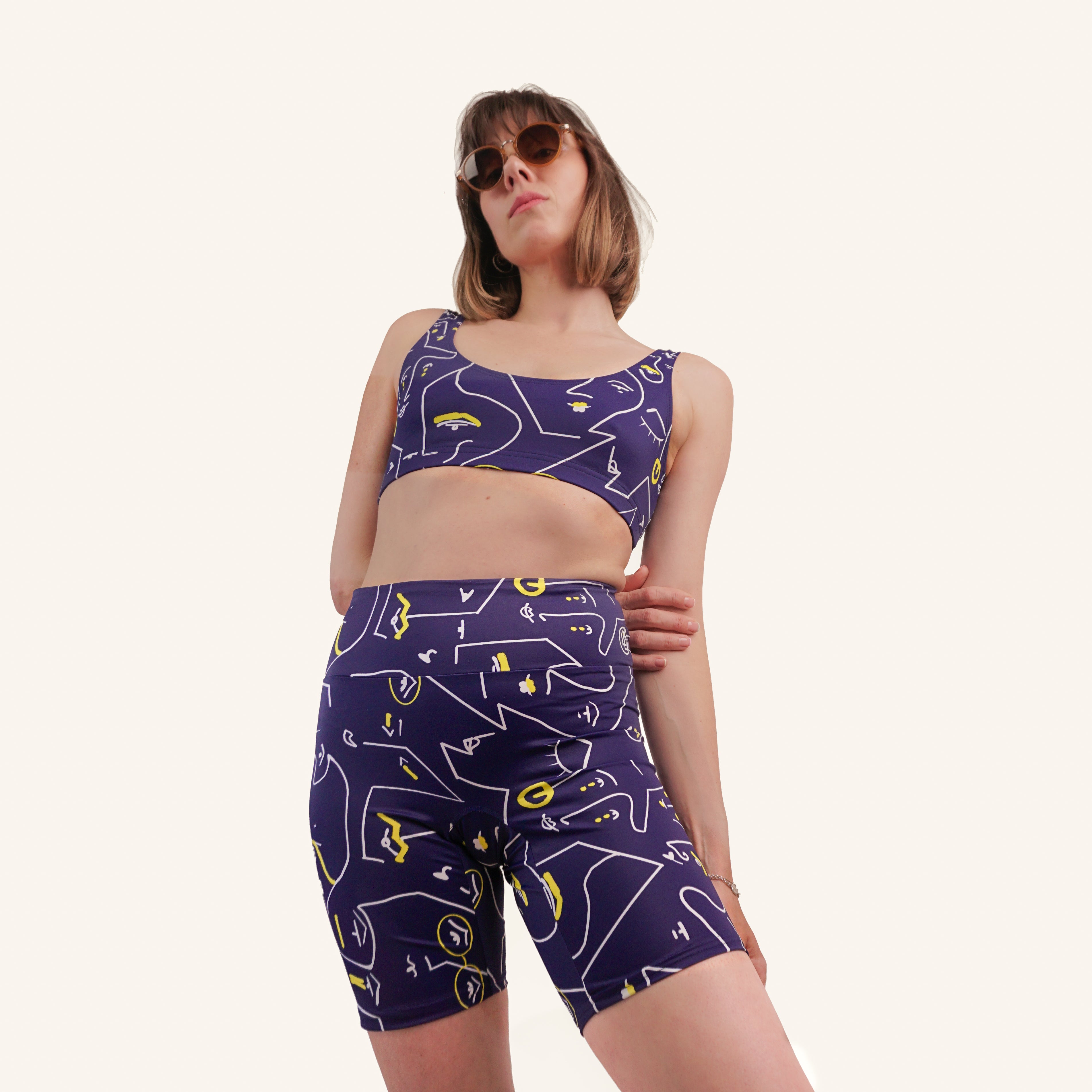 Short de sport cycliste motif rétro coloré bleu marine