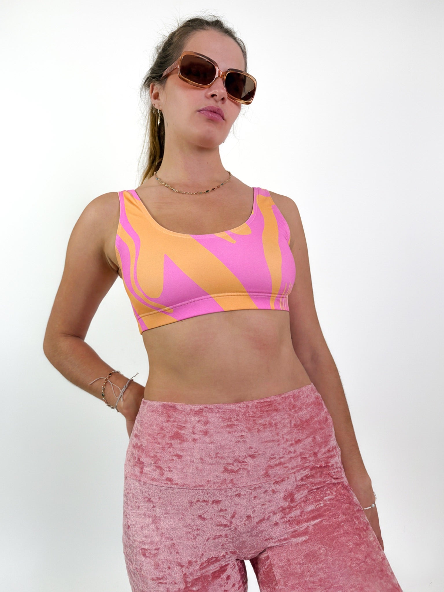 Zoom matière du legging velours rose poudré