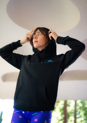 détail broderie upcyclée sweat à capuche noir unique coton recyclé rétro UJŌ