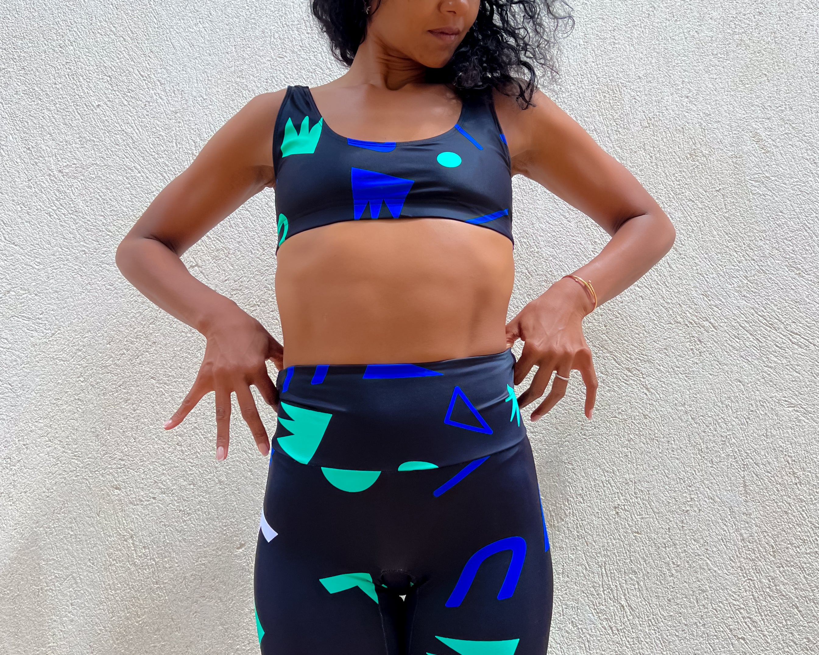 Legging gainant taille haute pour affiner la silhouette - UJŌ