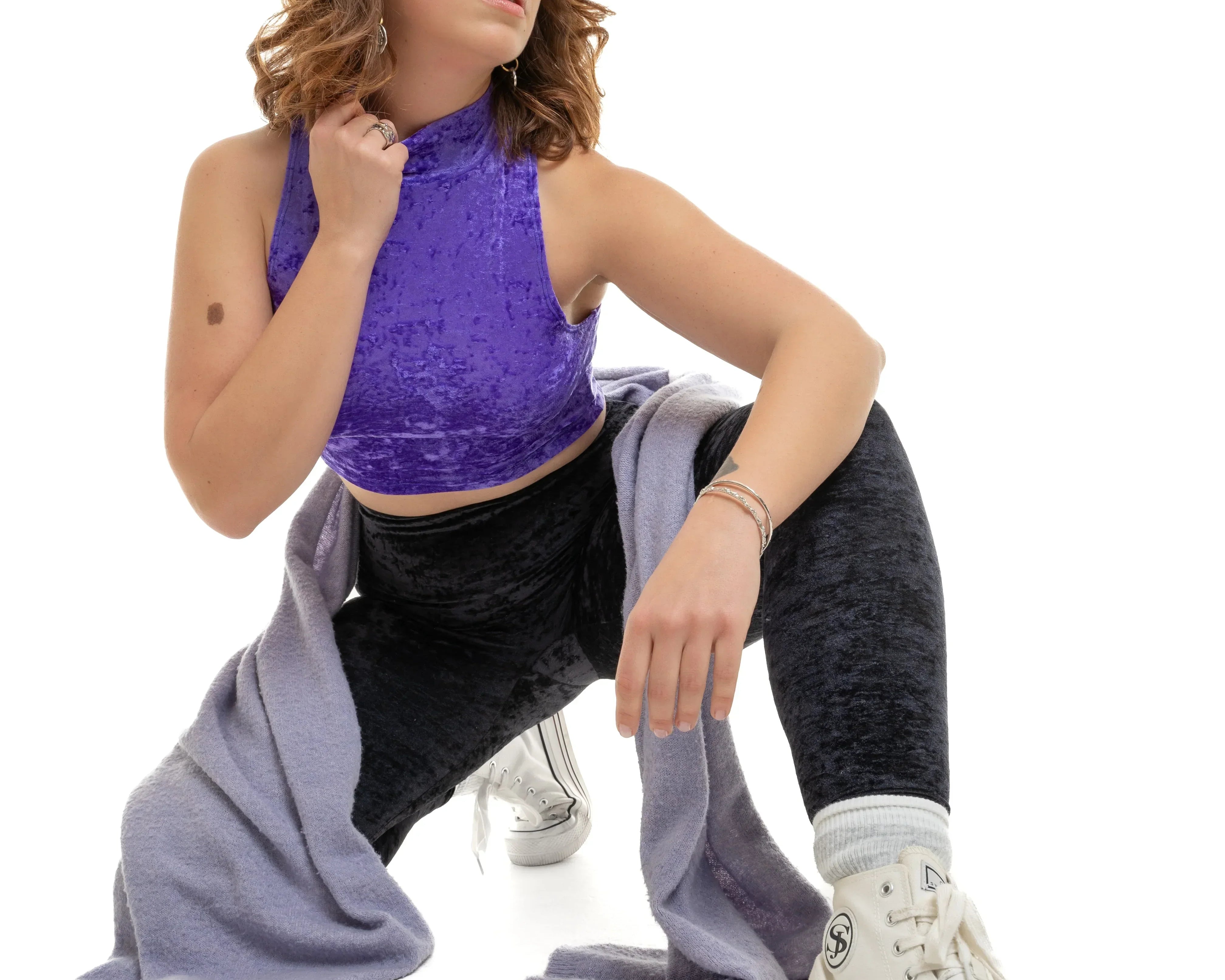 Legging velours noir en tenue de festival