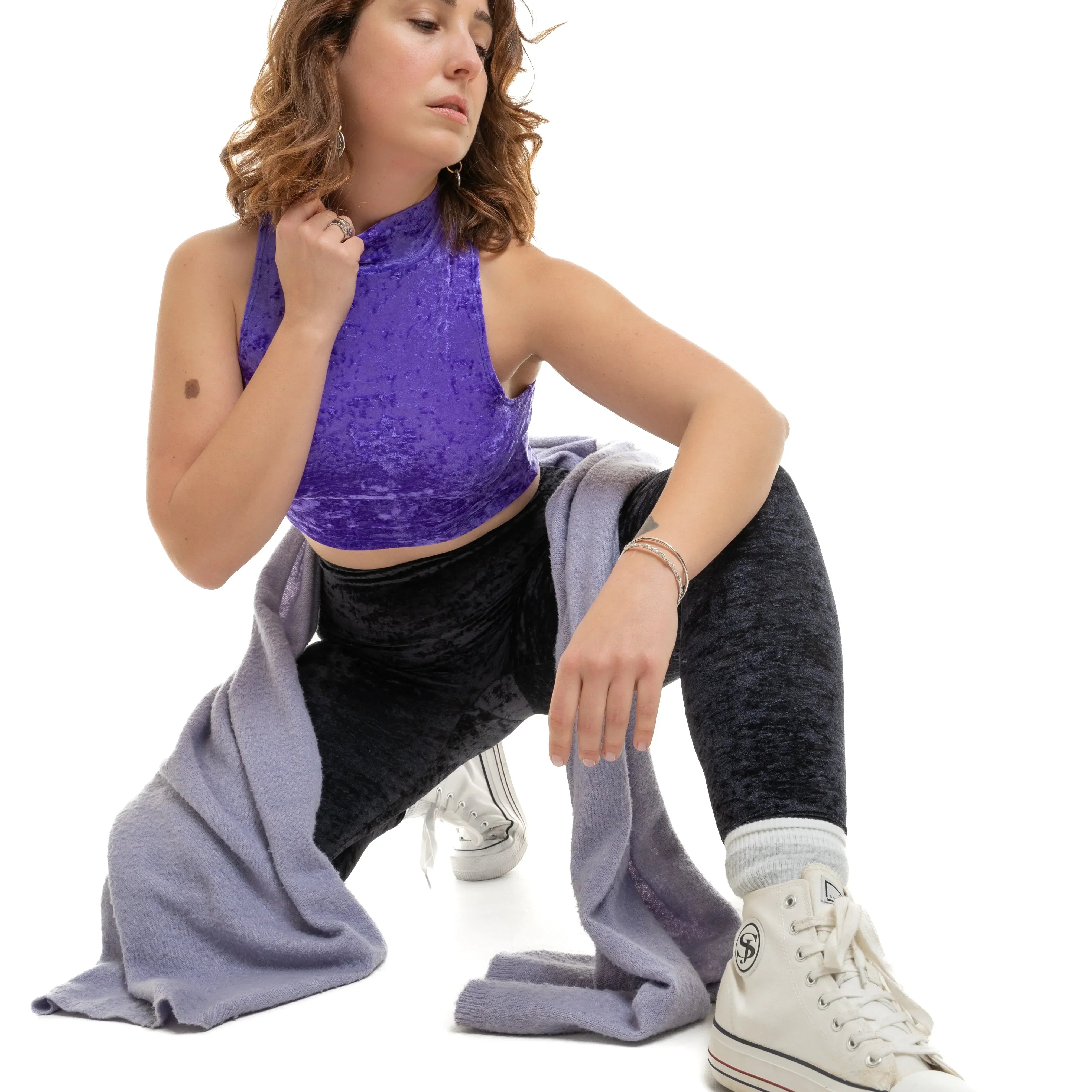 Legging velours noir en tenue de festival