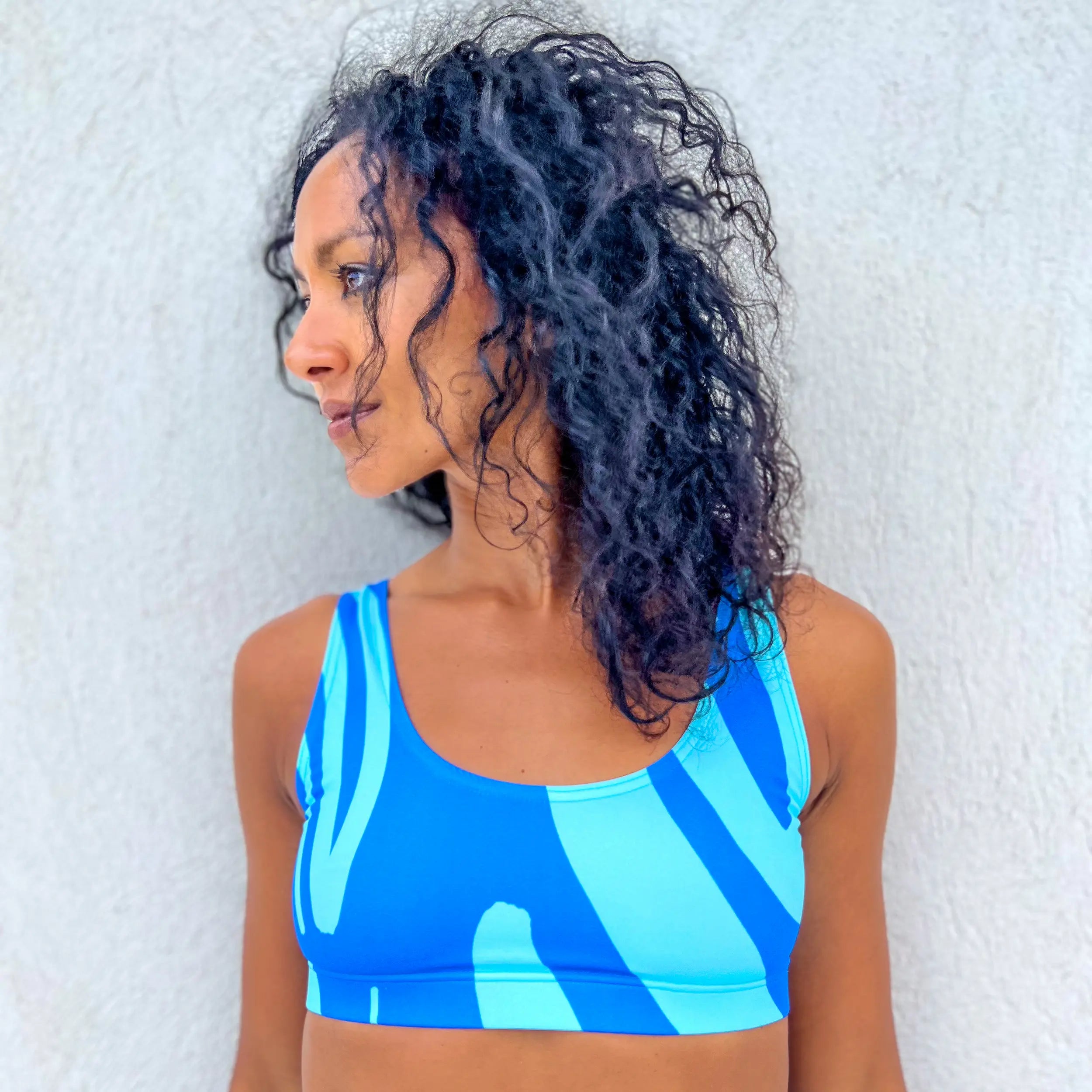 Brassière de sport bleue motif année 60 dos nu UJO