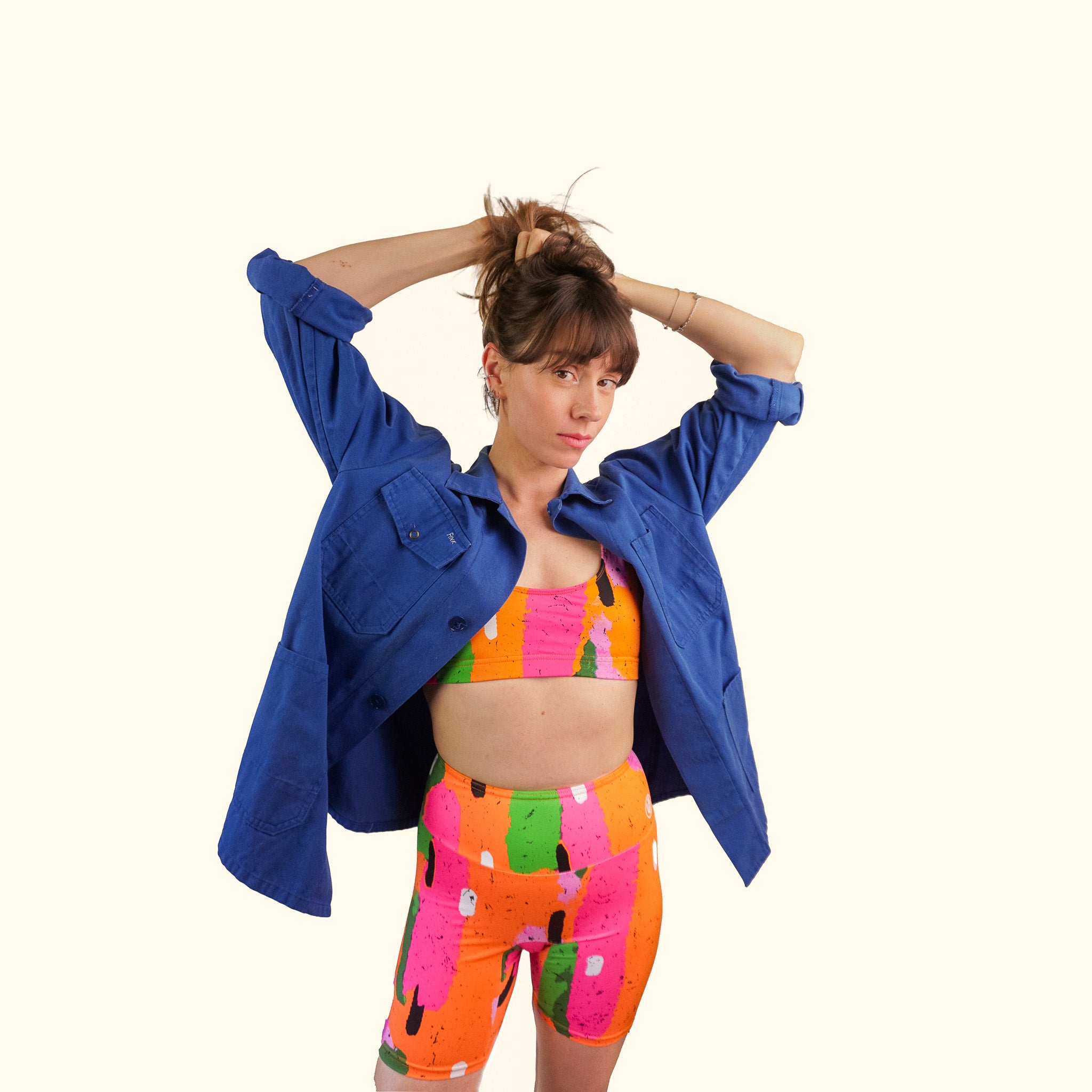 Look rétro avec cycliste de sport orange made in France