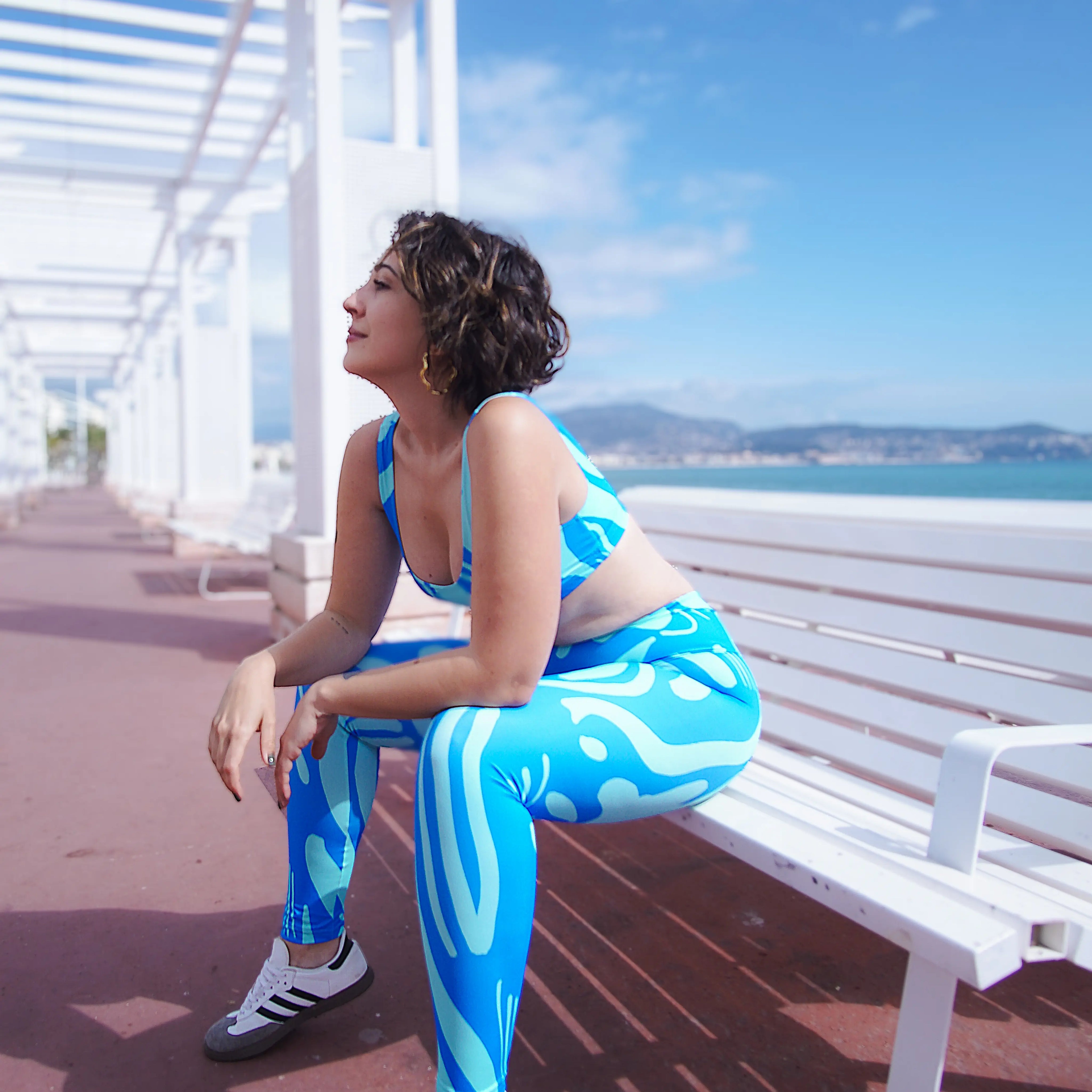 legging éco‑responsable bleu et vert motif vintage années 60  femme forte UJO Studio