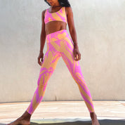 Zoom sur le motif rétro du legging orange et rose made in France