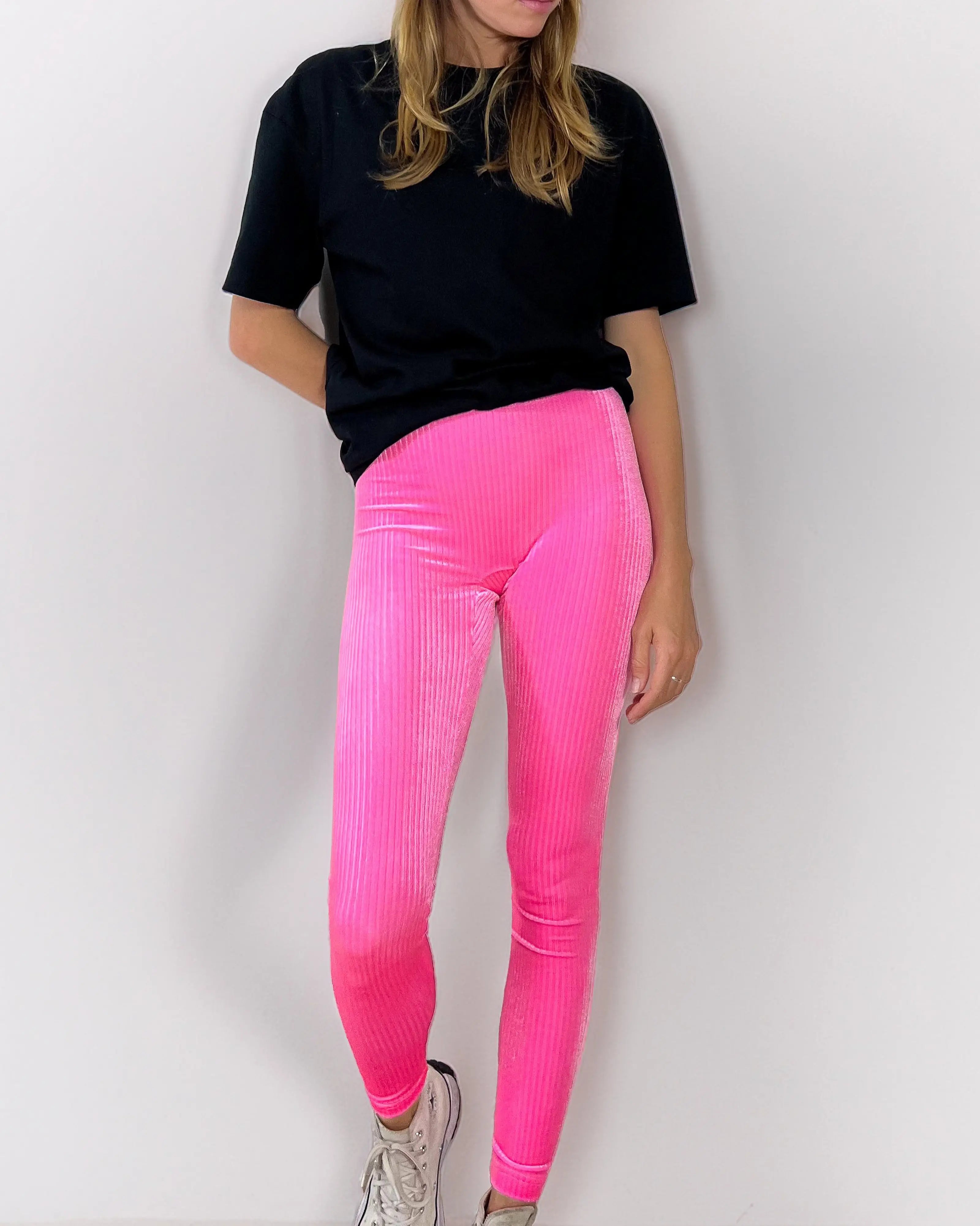 Legging velours côtelé rose vu de face en longueur