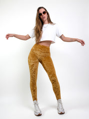 Zoom matière legging velours ocre