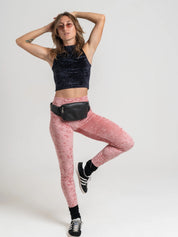 Modèle en legging velours rose poudré et Top velours style rétro chic UJO