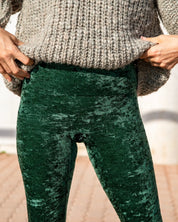 Zoom sur la ceinture taille haute du Legging en velours vert UJO