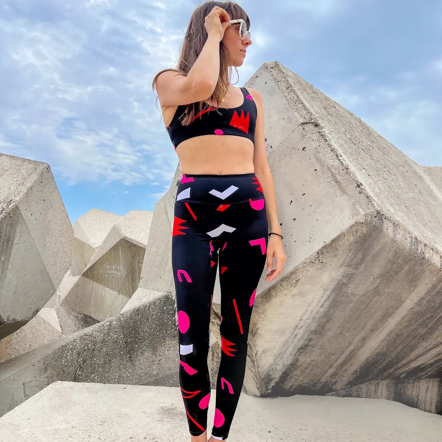 Legging de sport Noir Motif rétro Géométrique Rose & Rouge - UJO
