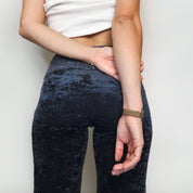 Legging velours noir taille haute respirant porté UJŌ