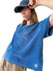 zoom logo sur le t-shirt éponge coton bleu pour femme