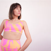 Modèle en brassière de sport rétro motif colorée rose orange en tissu recyclé