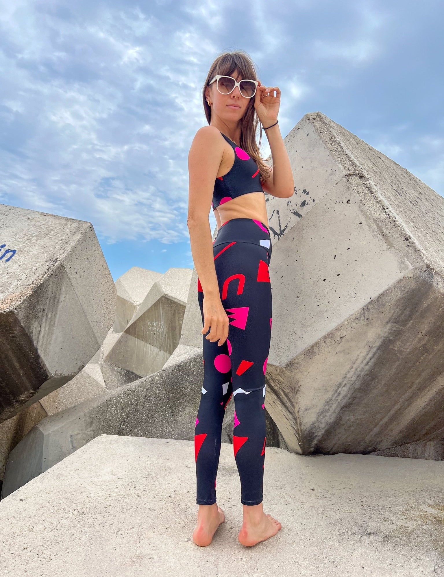 Legging de sport Noir Motif rétro Géométrique Rose & Rouge - UJŌ