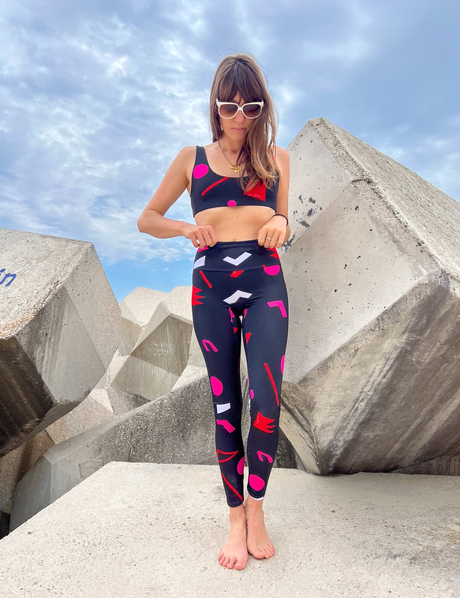 Legging de sport Noir Motif rétro Géométrique Rose & Rouge - UJŌ