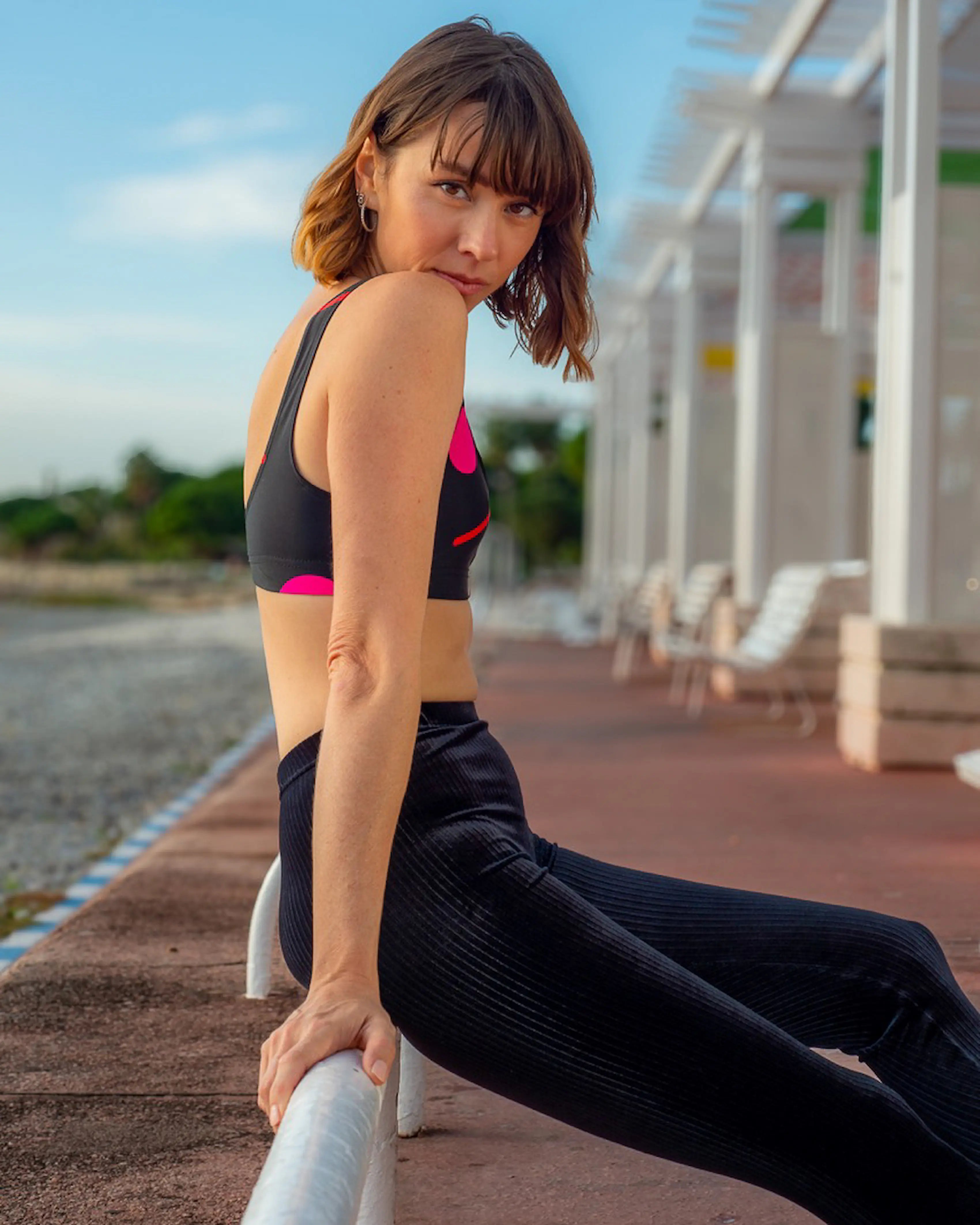 Zoom sur le legging velours côtelé noir taille haute pour femme